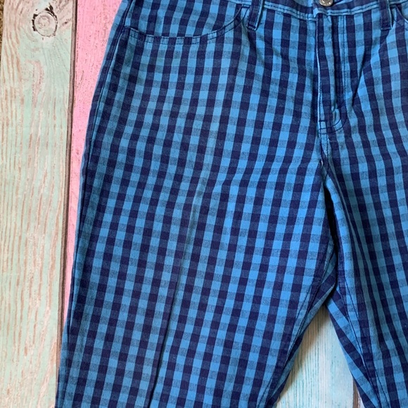 Blue Checkered Levi’s cropped pants - Picture 2 of 8